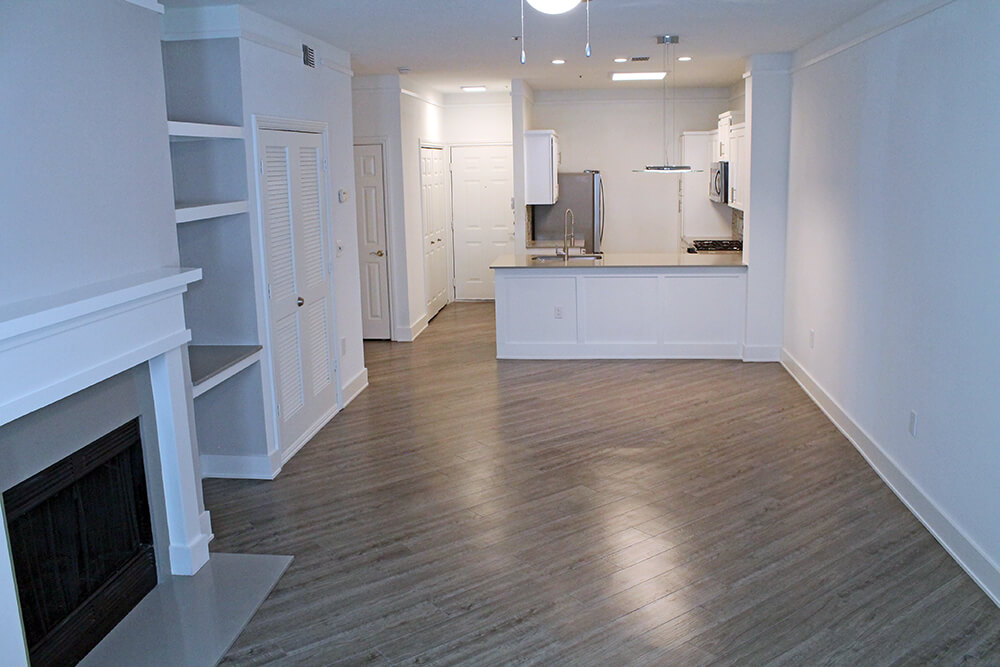 1, 2 & 3 Bedroom Apartments - Charleston Court Luxury Apartment Homes