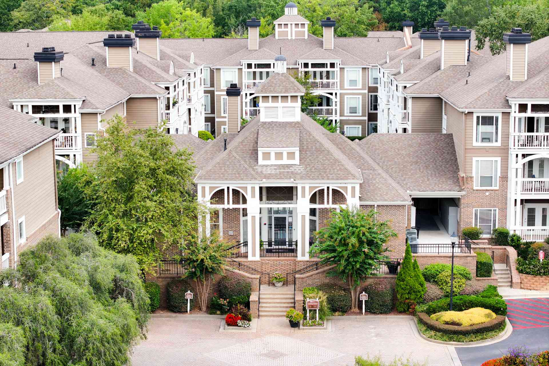 5450 Glenridge Dr-39